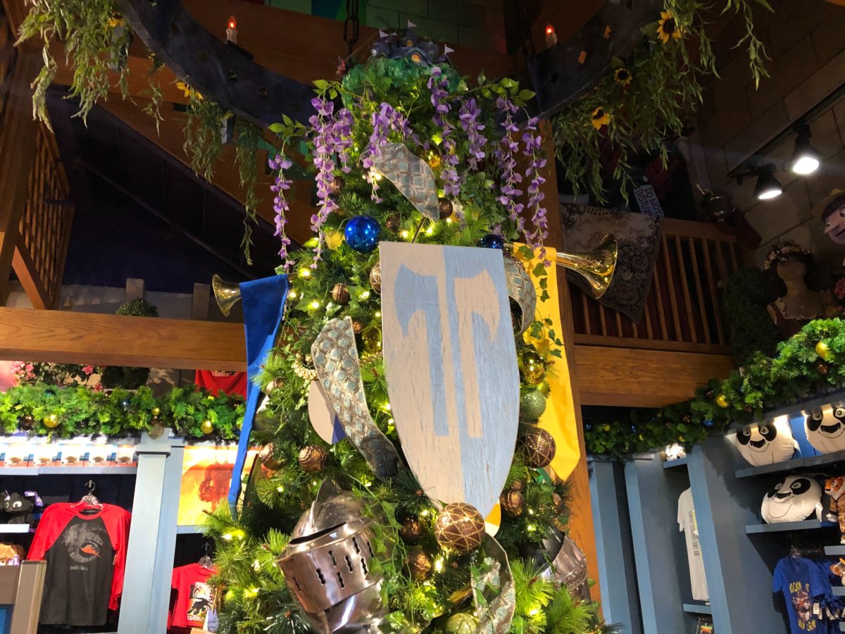 holiday-tree-hunt-map-ornament-shrek-universal_20