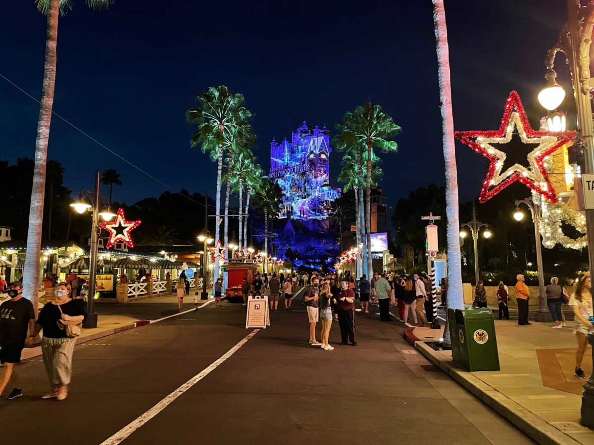 hollywood-holiday-tower-hotel-projions-2020_5