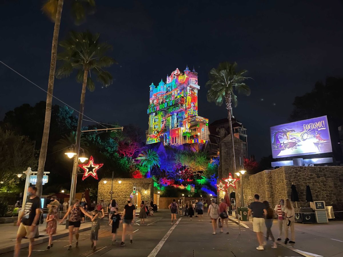 hollywood-holiday-tower-hotel-projions-2020_6