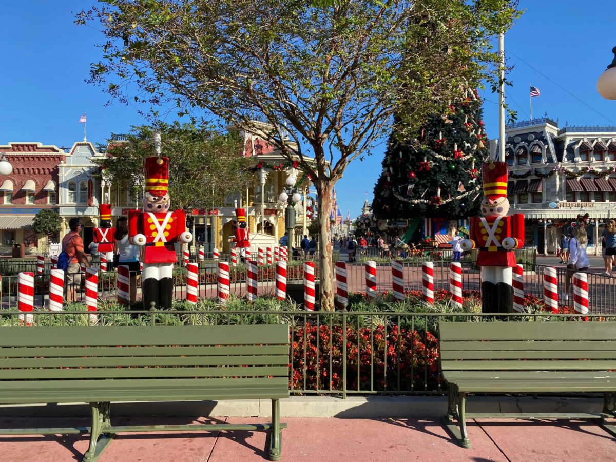 magic-kingdom-christmas-toy-soldiers-2020_4-9623784