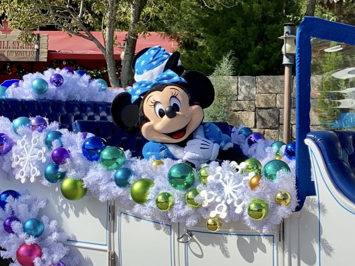 mickey-and-friends-holiday-world-tour-minnie-epcot-11272020-9021158