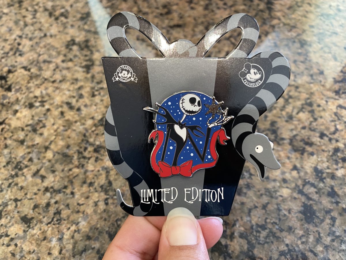 nightmare-before-christmas-jack-skellington-snowflake-limited-edition-pin-hollywood-studios-11032020-8605735