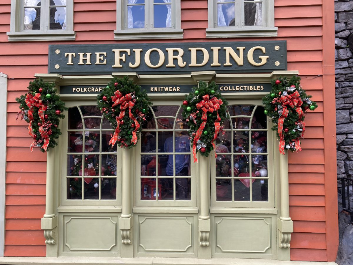 norways-pavilion-christmas-decorations-3-fjording-epcot-11182020-9570453