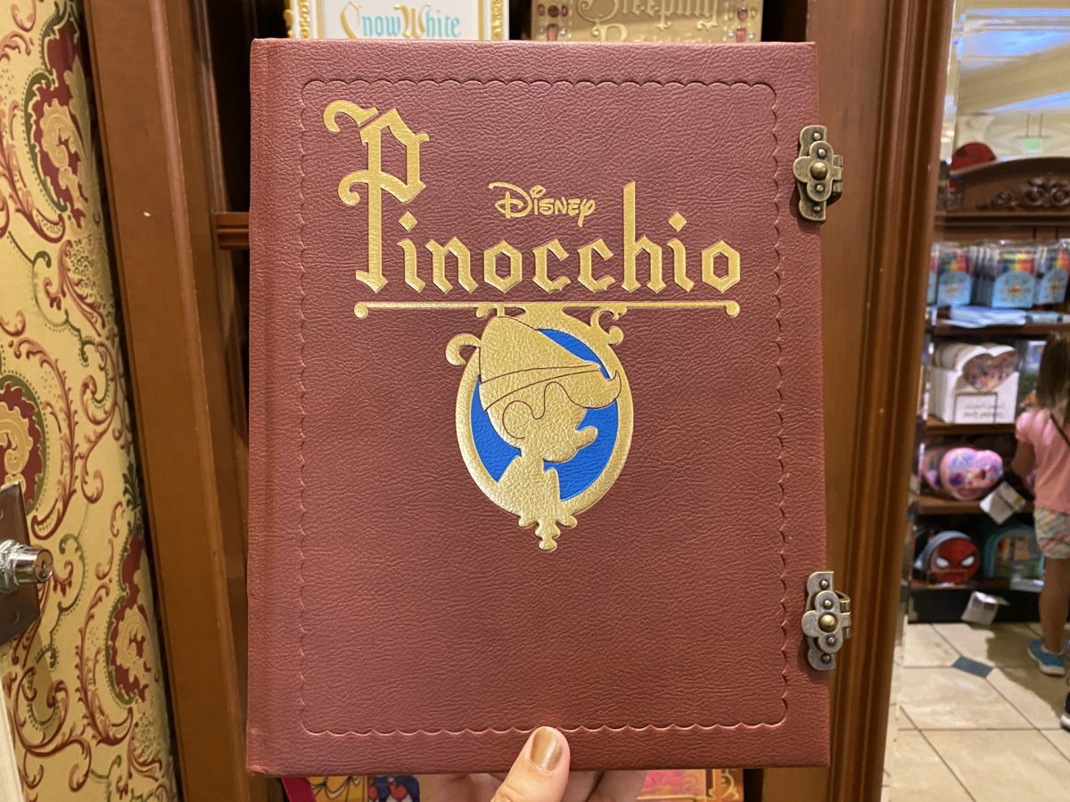 pinocchio-storybook-journal-magic-kingdom-11192020-1715572
