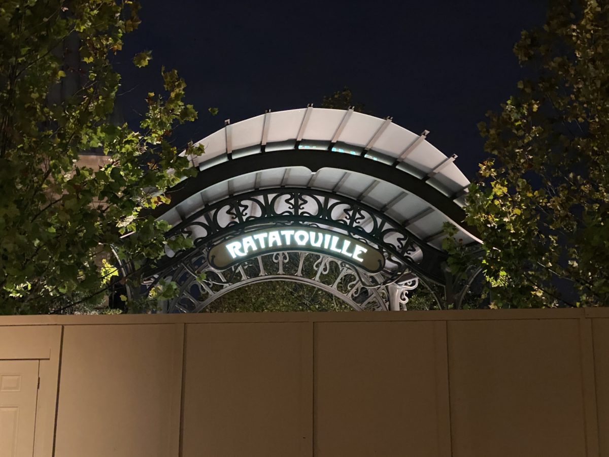 ratatouille-sign-france-expansion-illuminated-lit-up-epcot-11202020-9084526