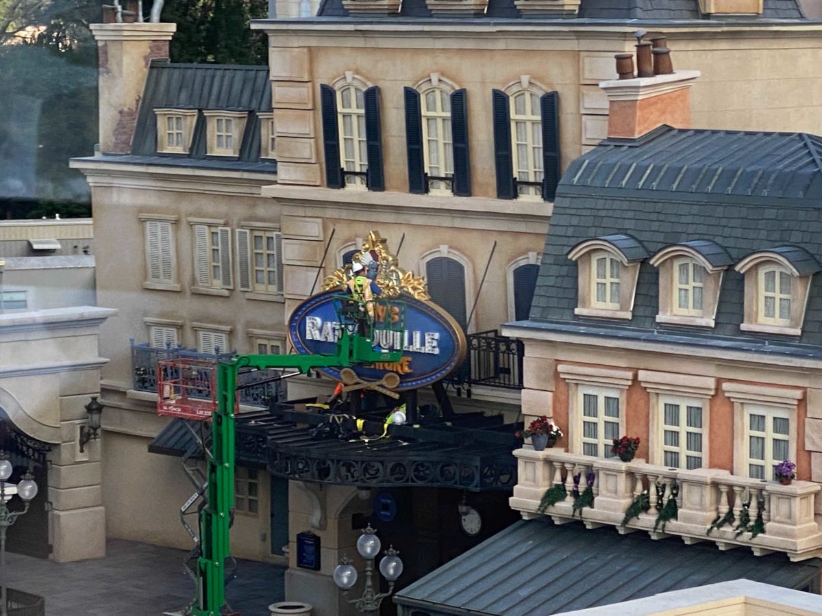 remys-ratatouille-adventure-painting-mural-sign-nov-18_3
