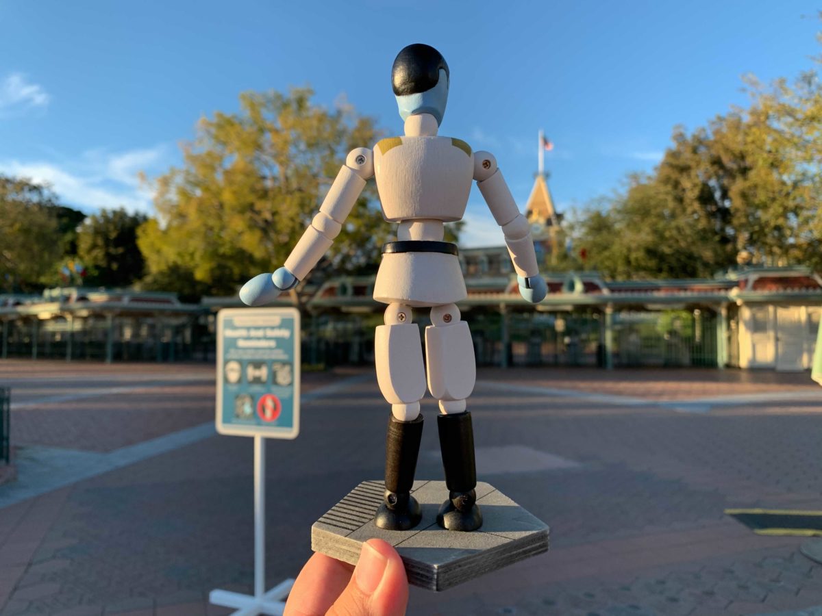 thrawn-toy-back