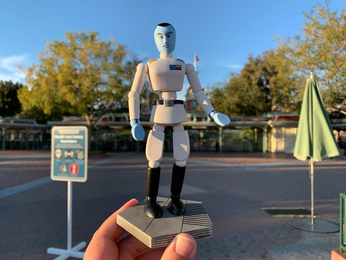 thrawn-toy-front