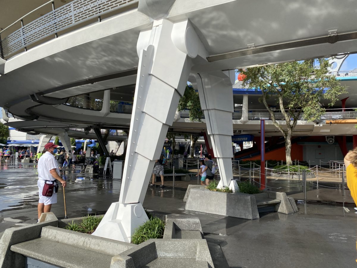 tomorrowland-transit-authority-peoplemover-legs-painted-white-near-joffreys-magic-kingdom-11092020-4248462