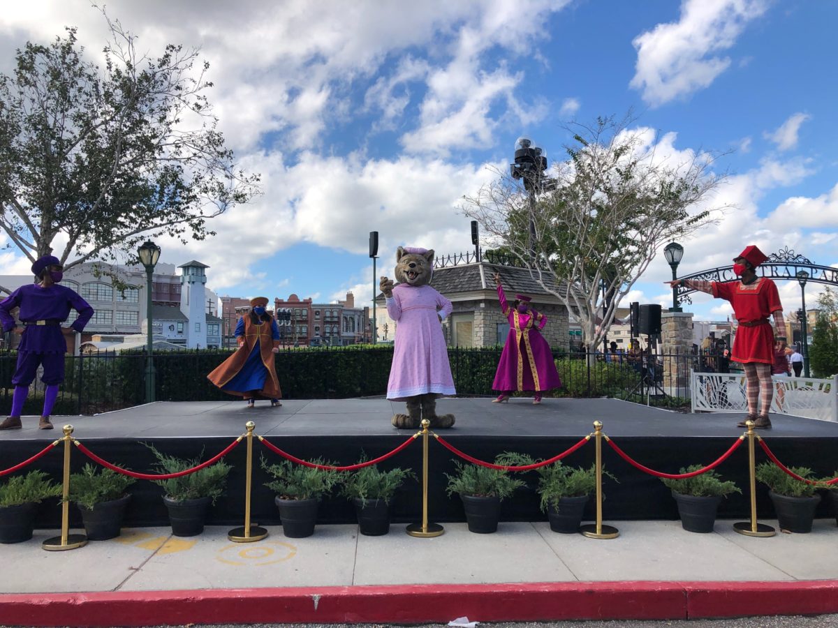 universal-shrek-christmas-parade-13-5672519