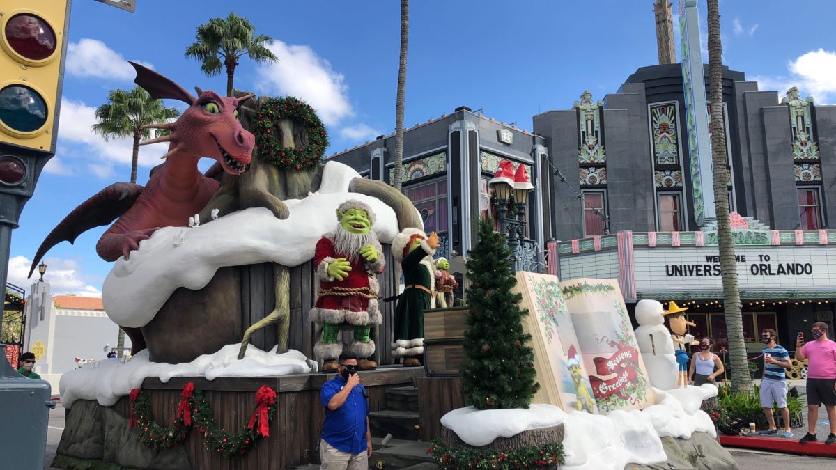 universal-shrek-christmas-parade-22-1160009