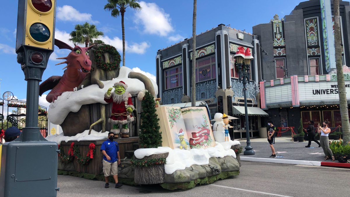 universal-shrek-christmas-parade-24-6964933