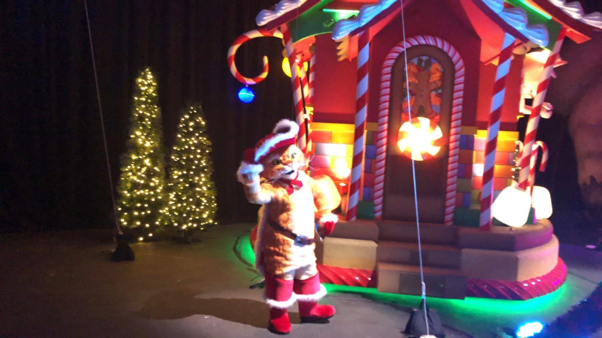 universals-holiday-experience-featuring-macys-balloons-2020_20