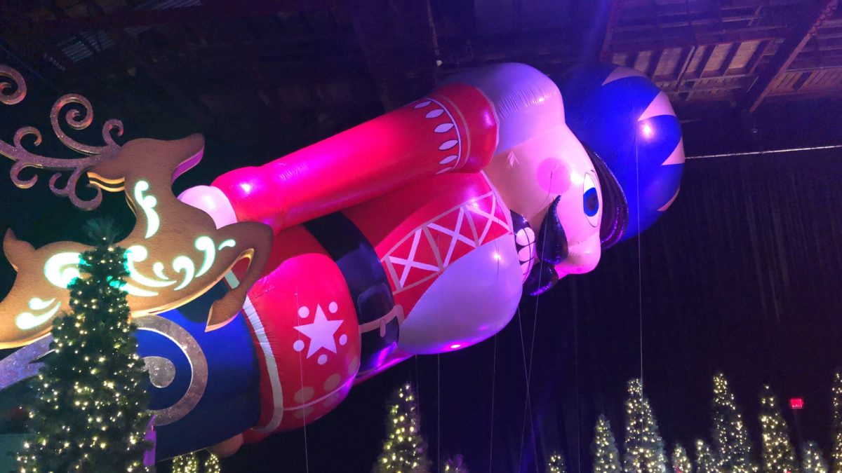 universals-holiday-experience-featuring-macys-balloons-2020_23