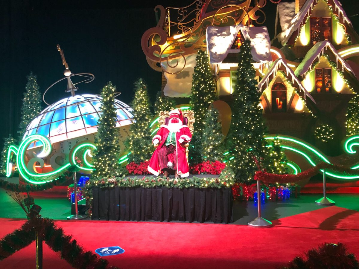 universals-holiday-experience-featuring-macys-balloons-2020_25