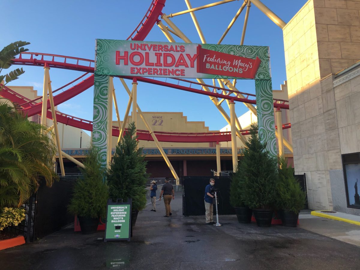 universals-holiday-experience-featuring-macys-balloons-2020_28