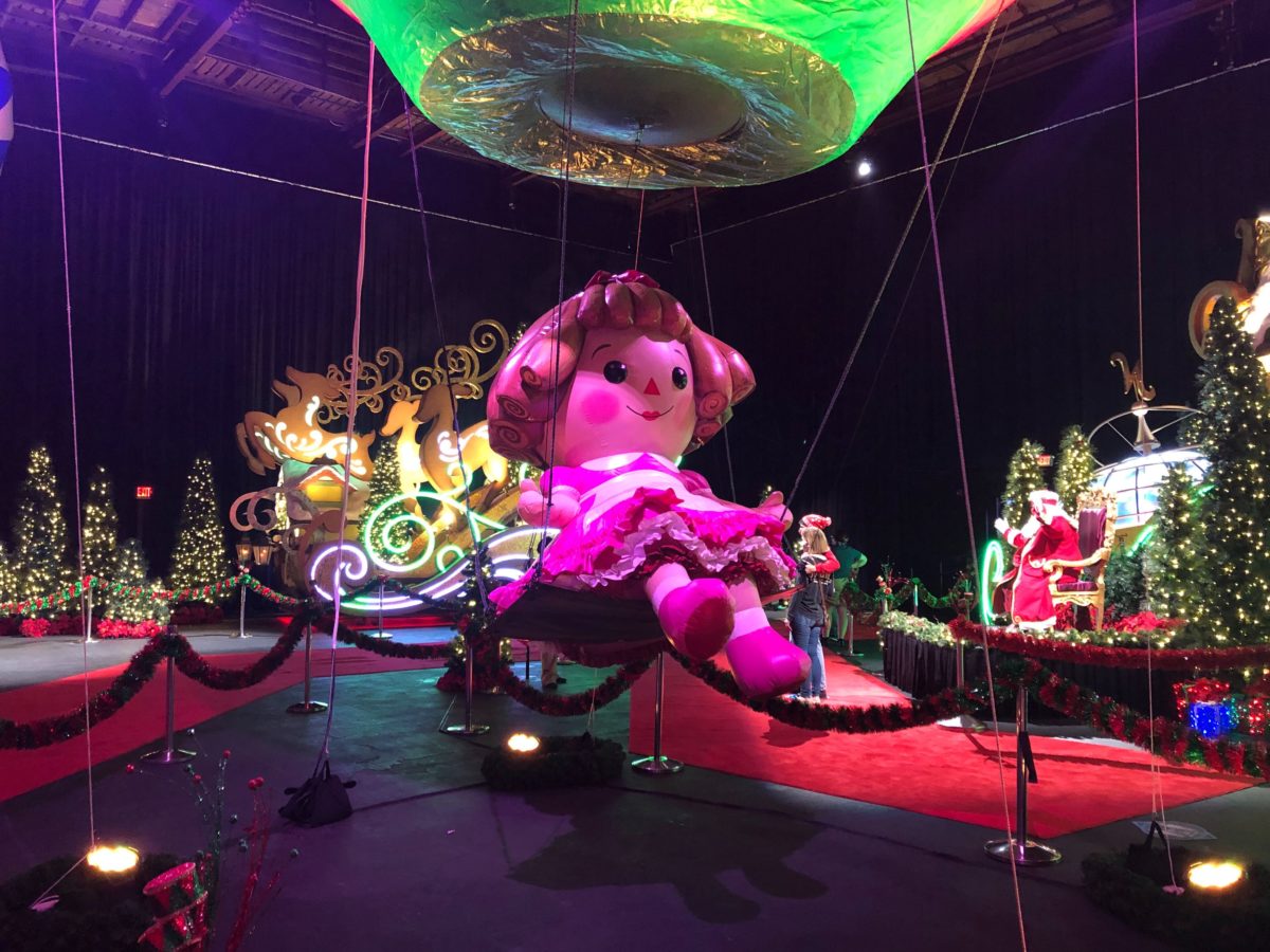 universals-holiday-experience-featuring-macys-balloons-2020_36-2875587