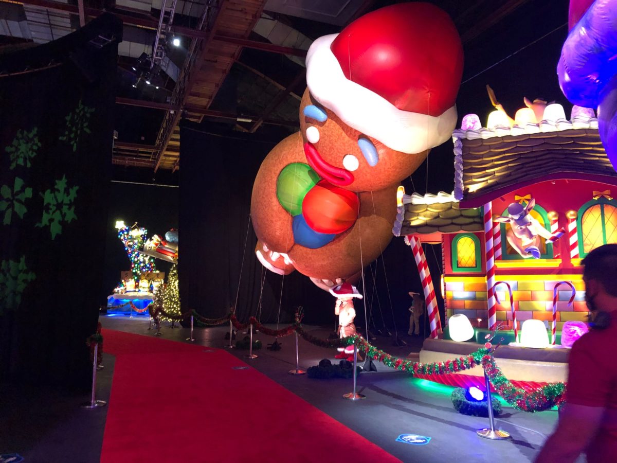 universals-holiday-experience-featuring-macys-balloons-2020_38-6111793