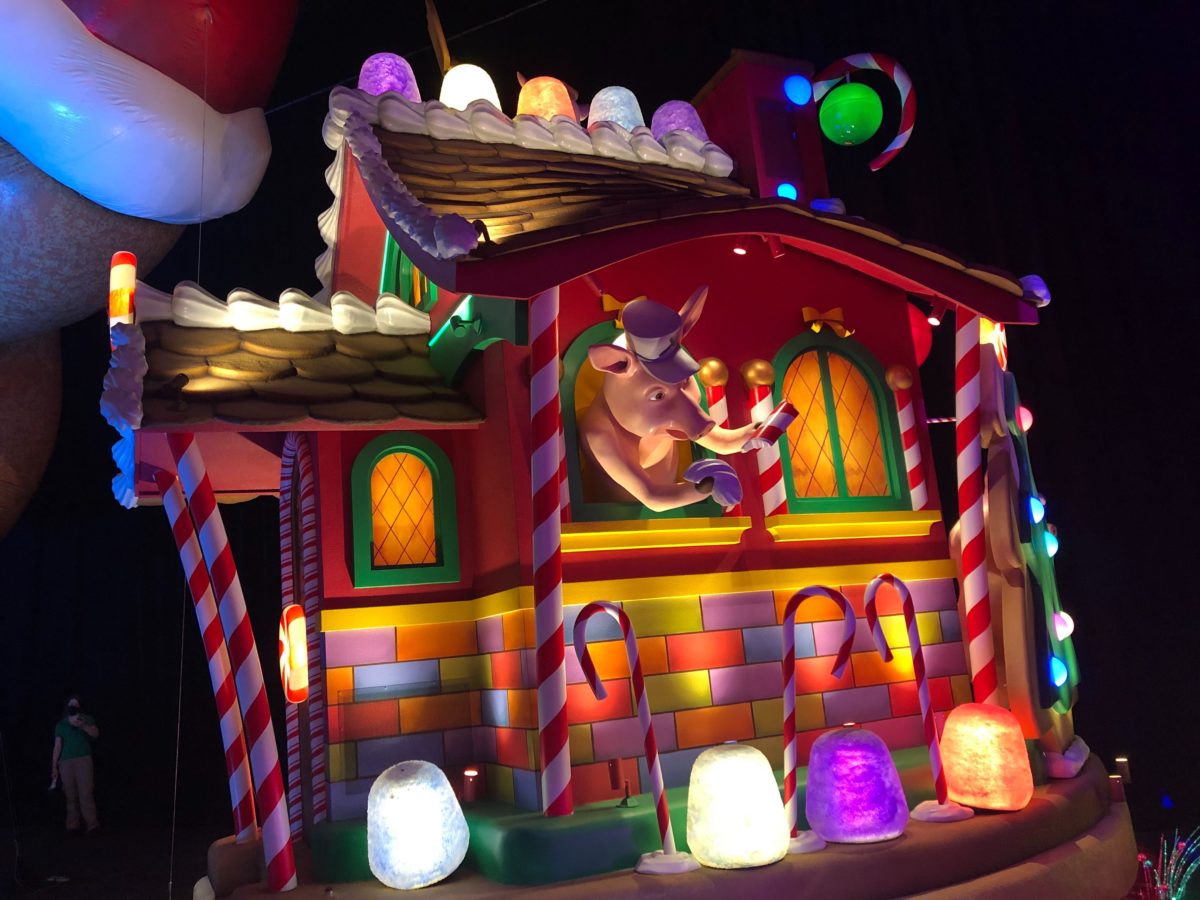 universals-holiday-experience-featuring-macys-balloons-2020_6
