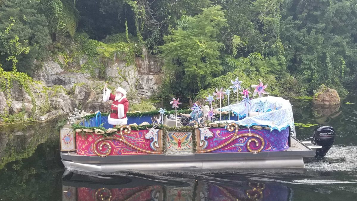 animal-kingdom-santa-claus-7