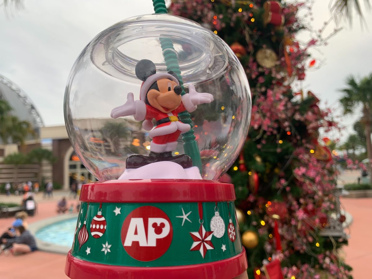 annual-passholder-snowglobe-santa-mickey-sipper-11