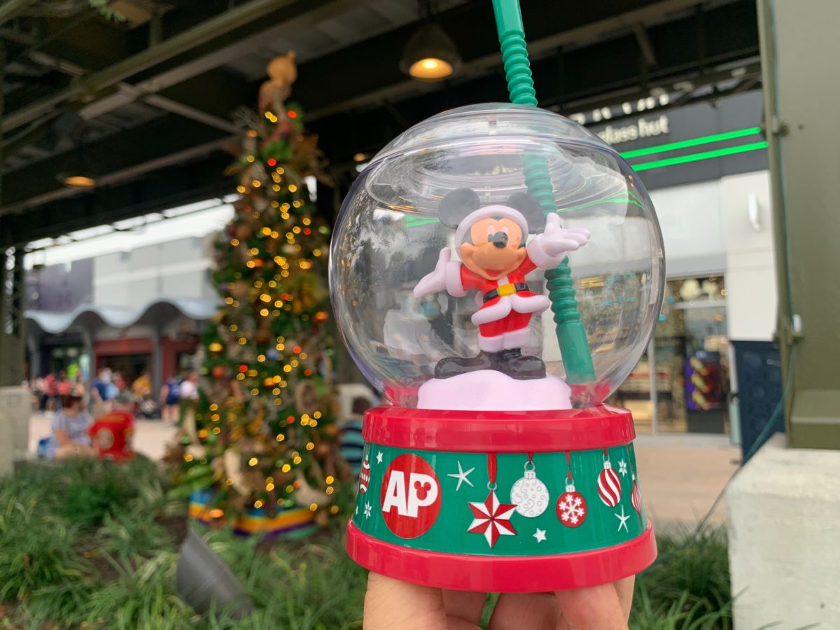 annual-passholder-snowglobe-santa-mickey-sipper-7