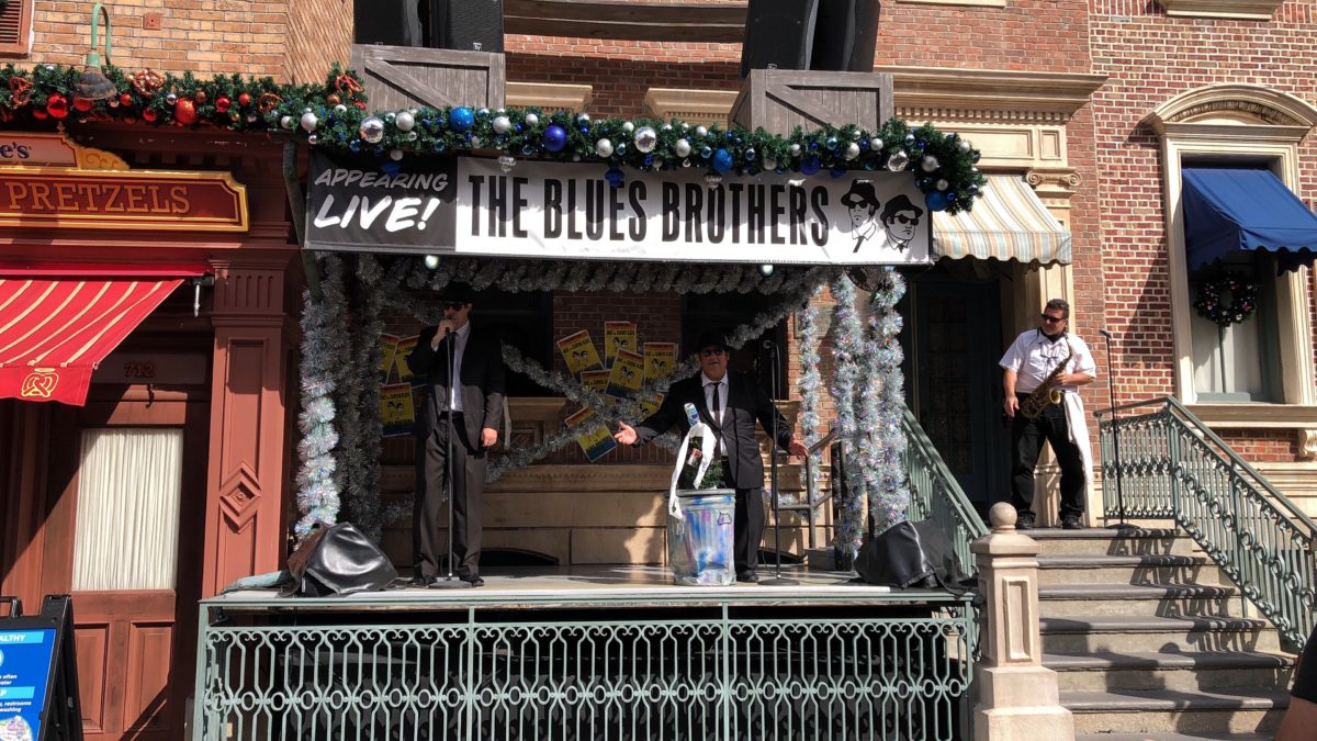 blues-brothers-christmas-revue-2