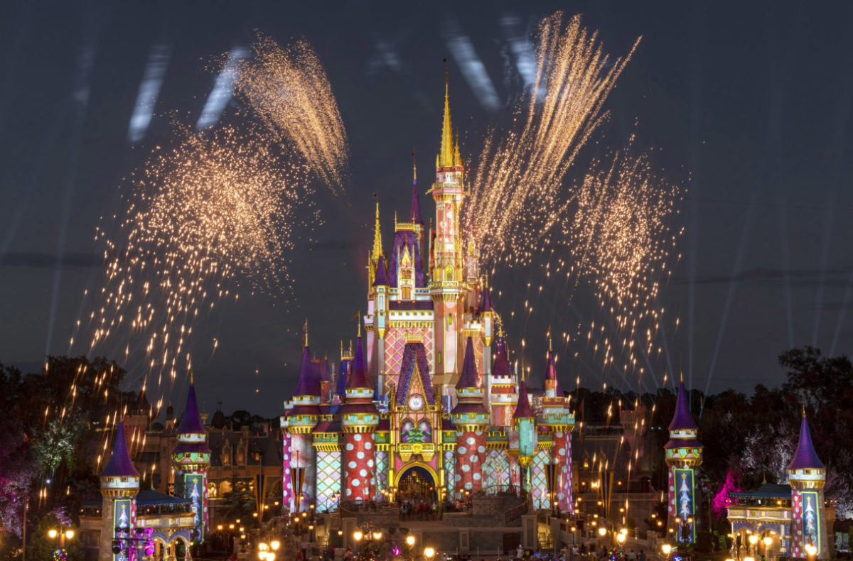 pyrotechnic-pixie-dust-adds-holiday-cheer-to-cinderella-castle-2