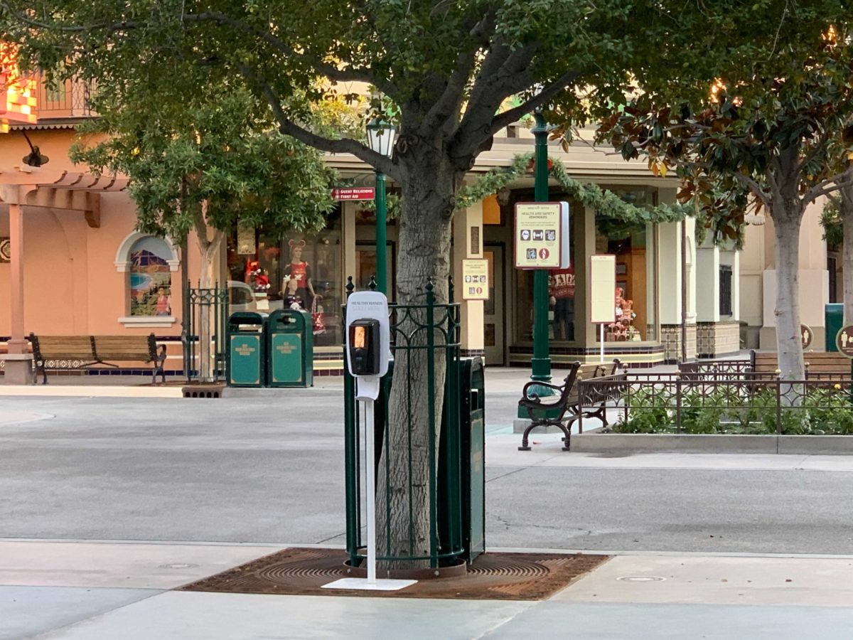 christmas-holiday-decor-arrives-buena-vista-street-8