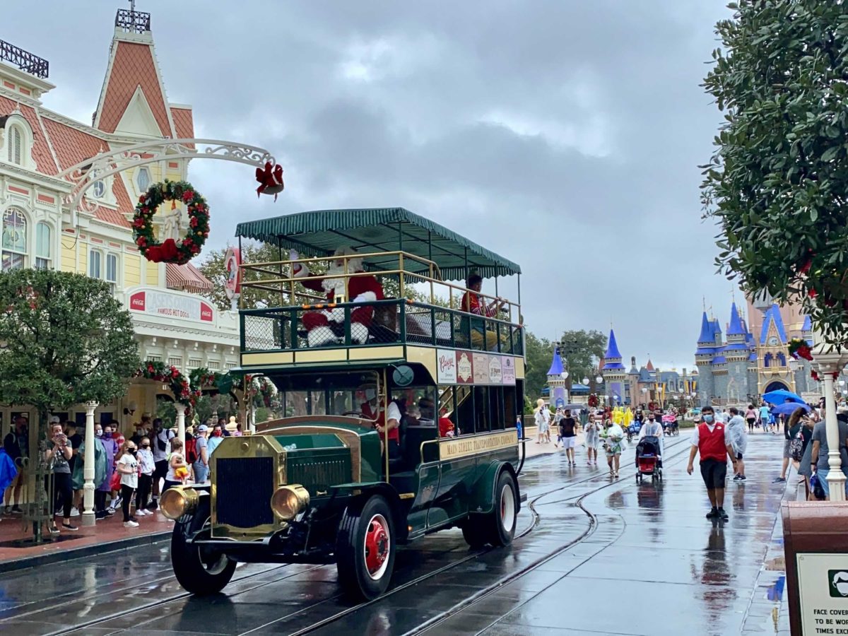 christmas-rainy-day-cavalcade-5