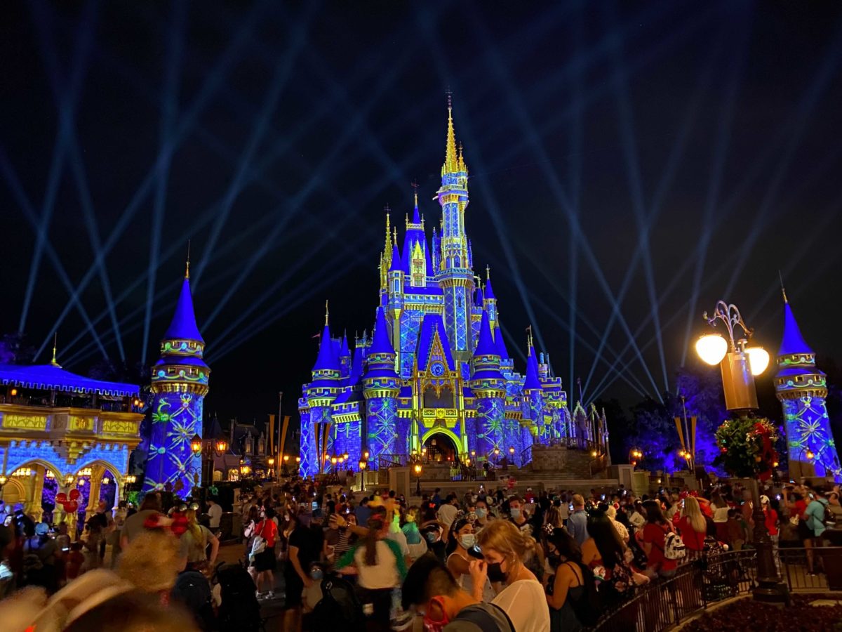 PHOTOS, VIDEO NEW Cinderella Castle Christmas Projections
