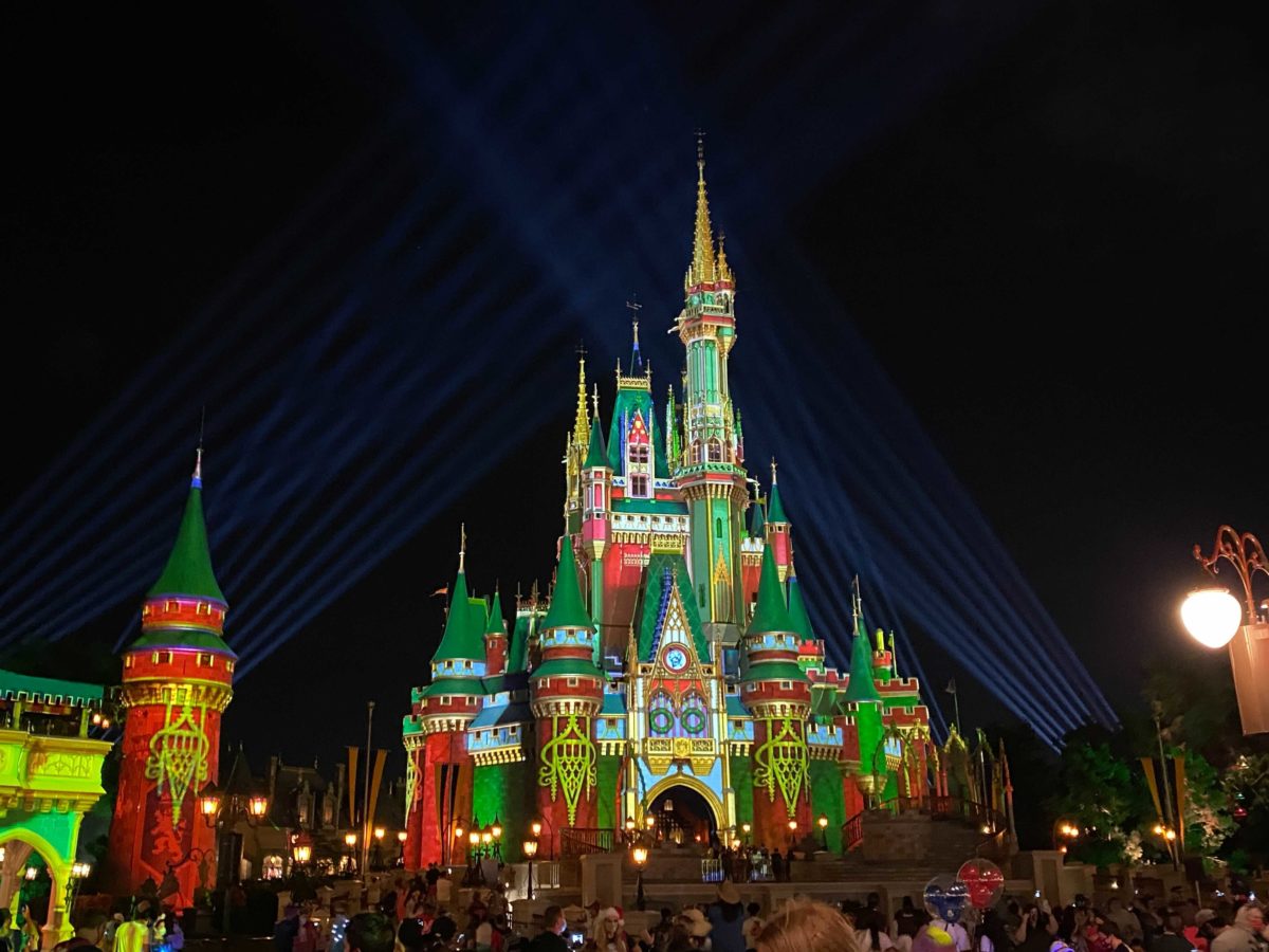 cinderella-castle-projections-christmas-2020_20-3440824