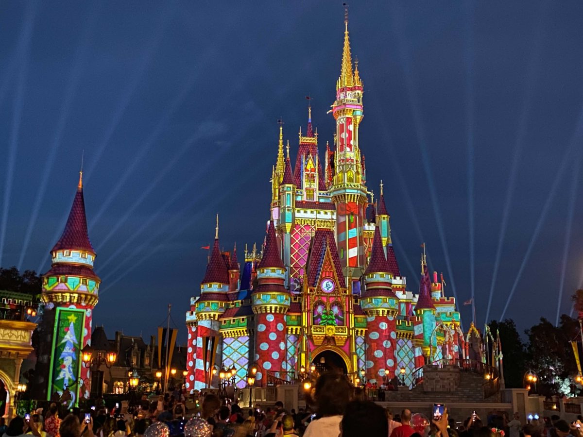 PHOTOS, VIDEO NEW Cinderella Castle Christmas Projections at the Magic