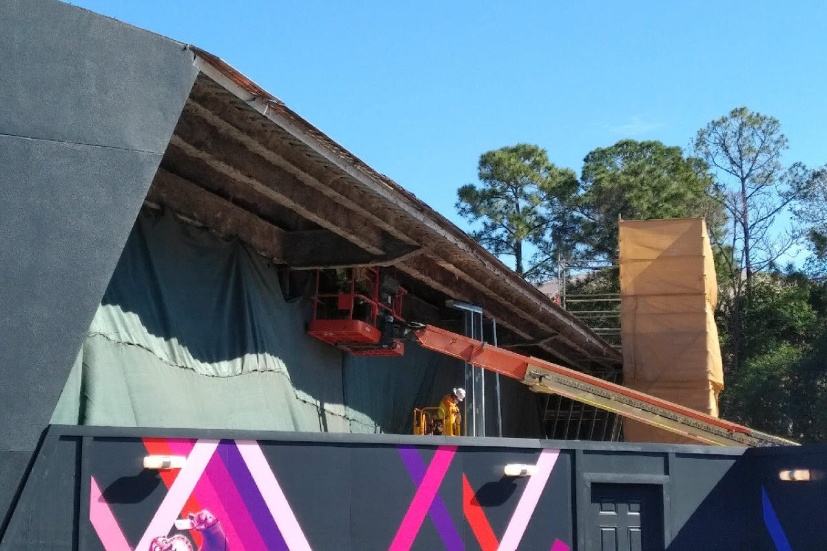 cosmic-rewind-facade-construction-2