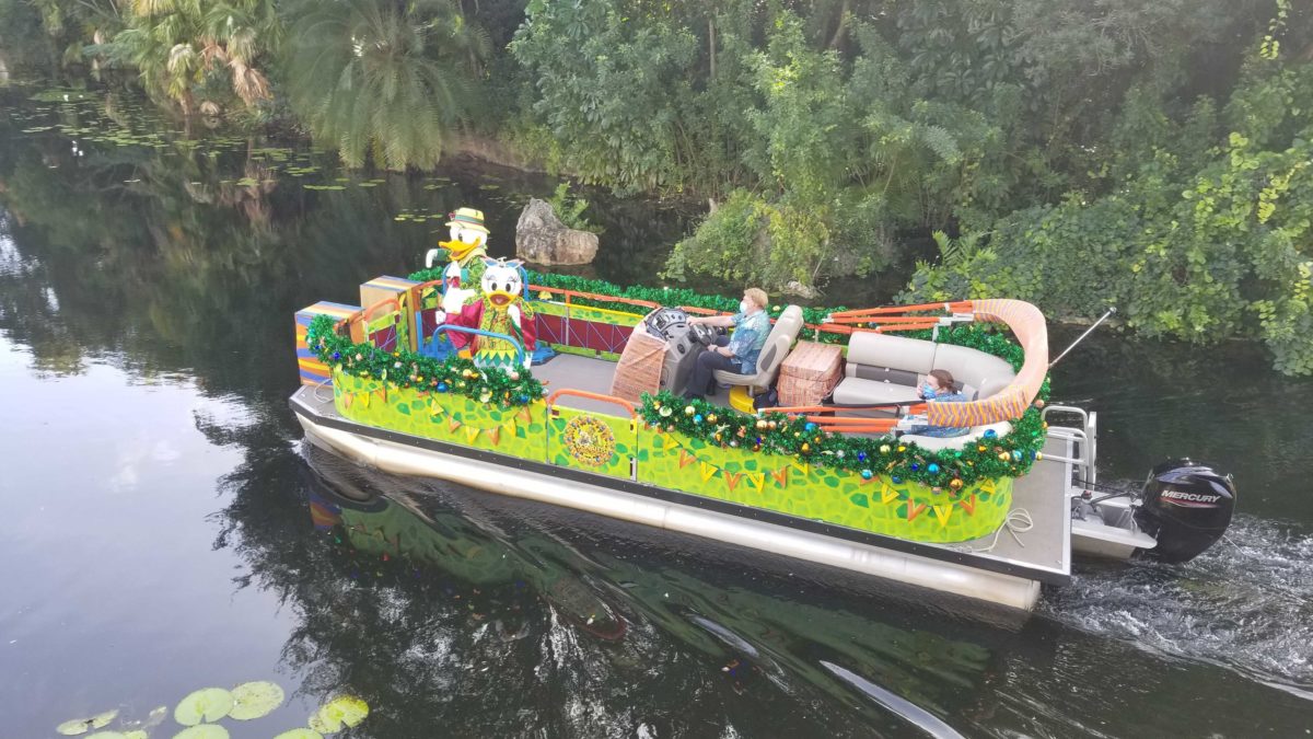 dak-christmas-daisy-donald-3