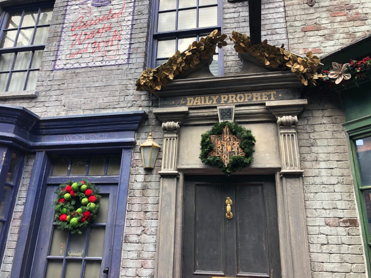 diagon-alley-and-london-usf-christmas-decorations-11-3-13-2940301