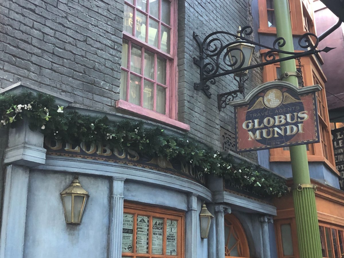diagon-alley-and-london-usf-christmas-decorations-11-3-22-6060328