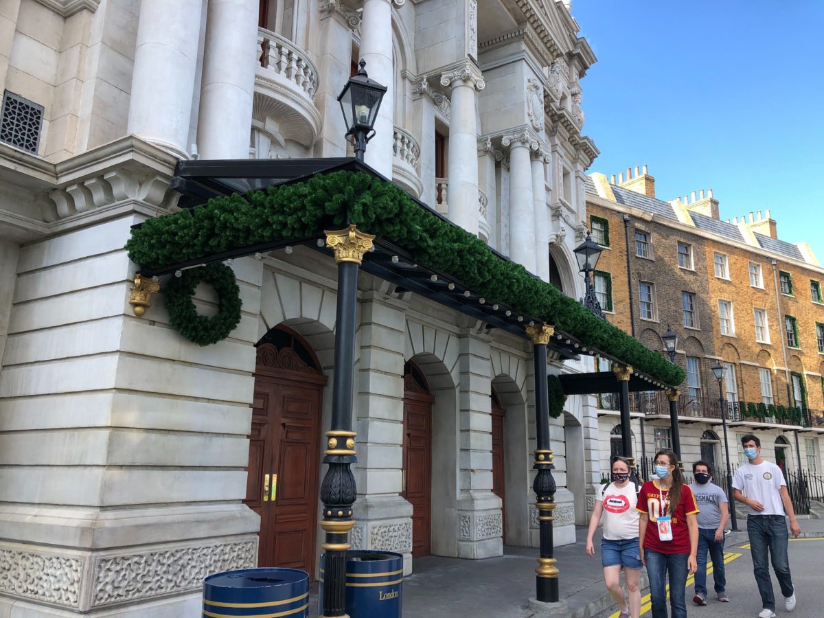 diagon-alley-and-london-usf-christmas-decorations-11-3-3-1527380