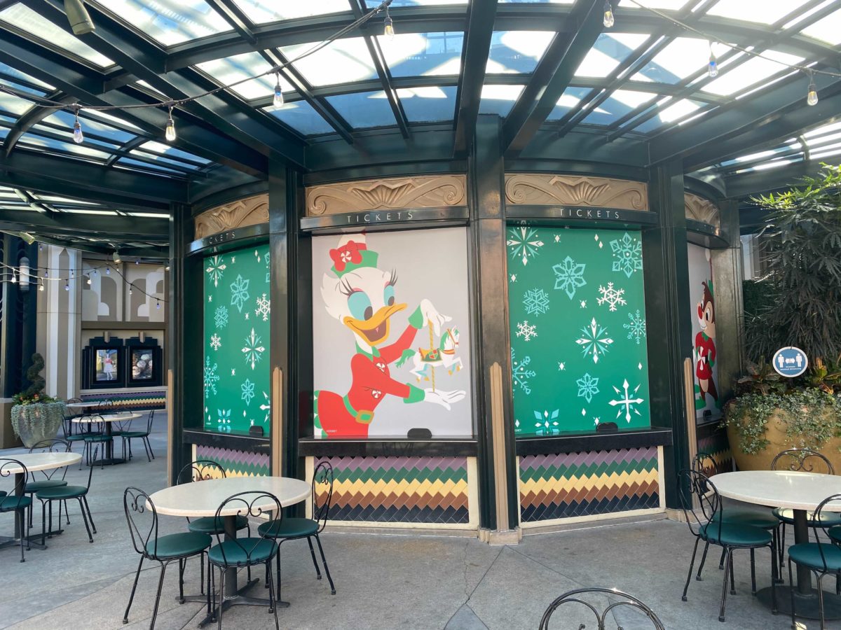 downtown-disney-christmas-decorations-7