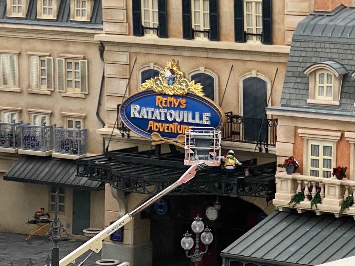 remy sign featured france-pavilion-expansion-construction-october-11-2020-19