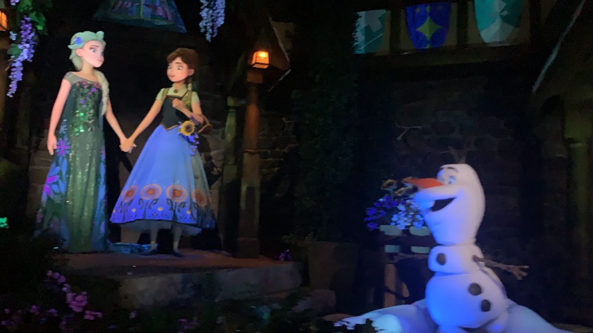 frozen-ever-after-reopens-technical-glitches-glitch-anna-9