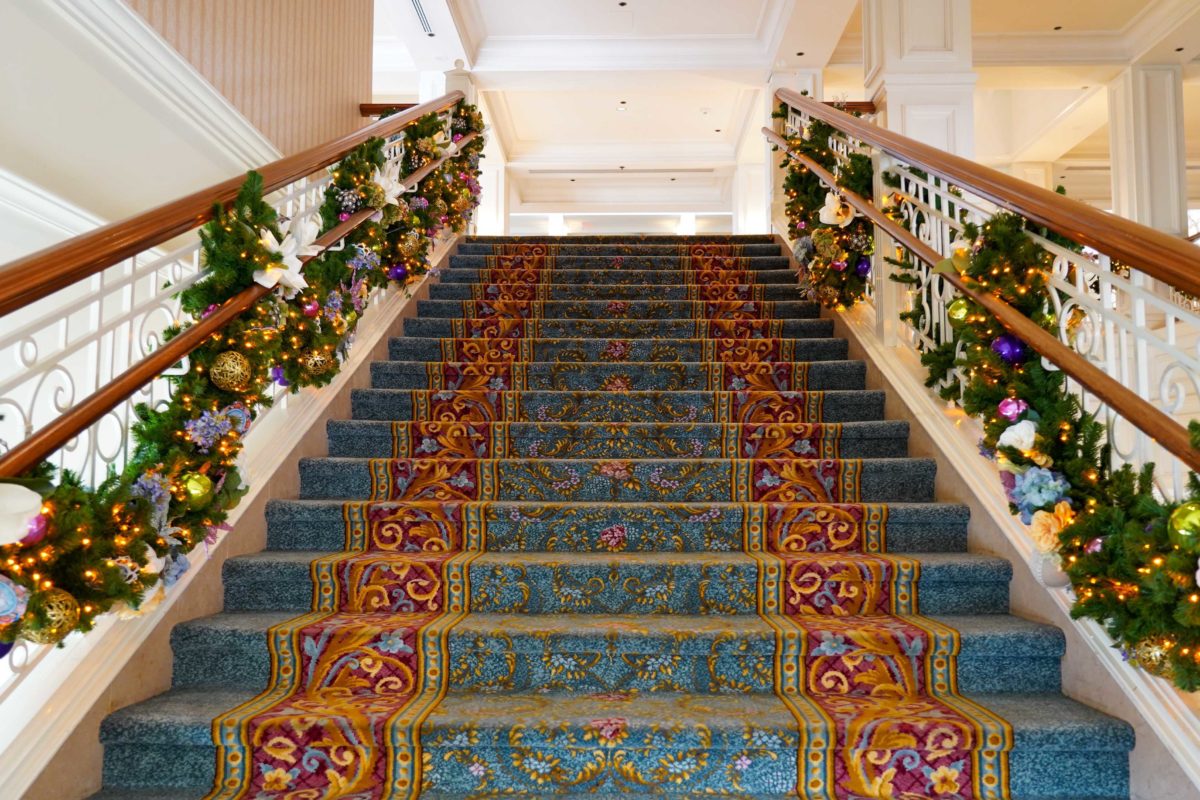 grand-floridian-christmas-decorations-3