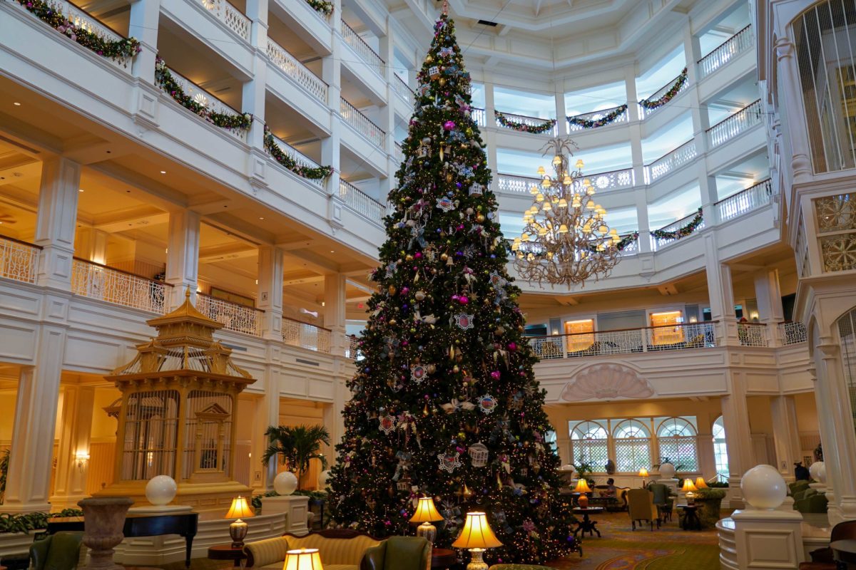 PHOTOS, VIDEO: Disney's Grand Floridian Resort & Spa Decks the Halls ...