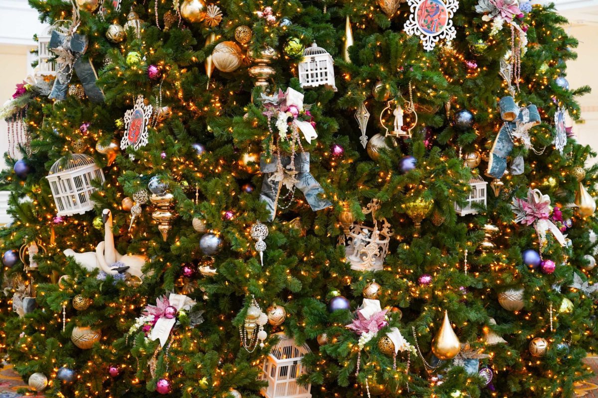 grand-floridian-christmas-decorations-6