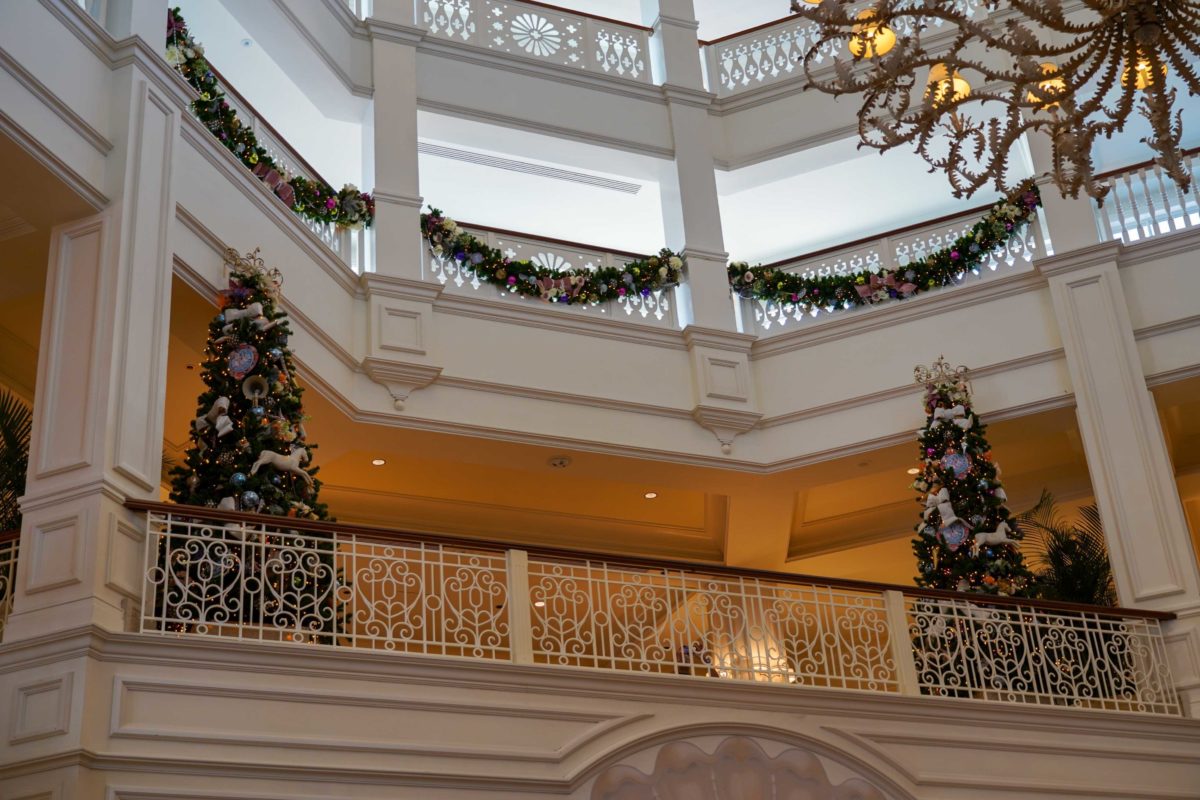 grand-floridian-christmas-decorations-8