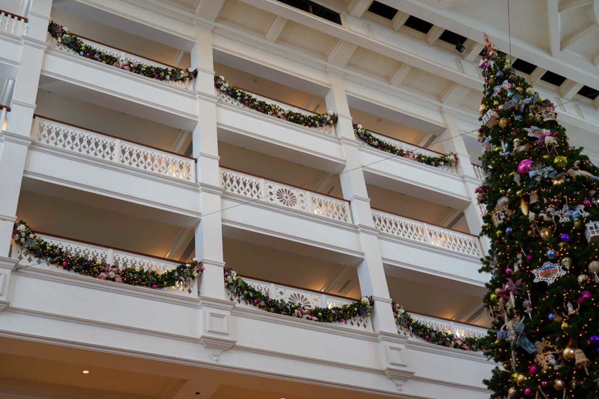 grand-floridian-christmas-decorations-9