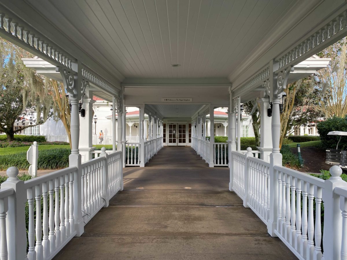 grand-floridian-walkway-0