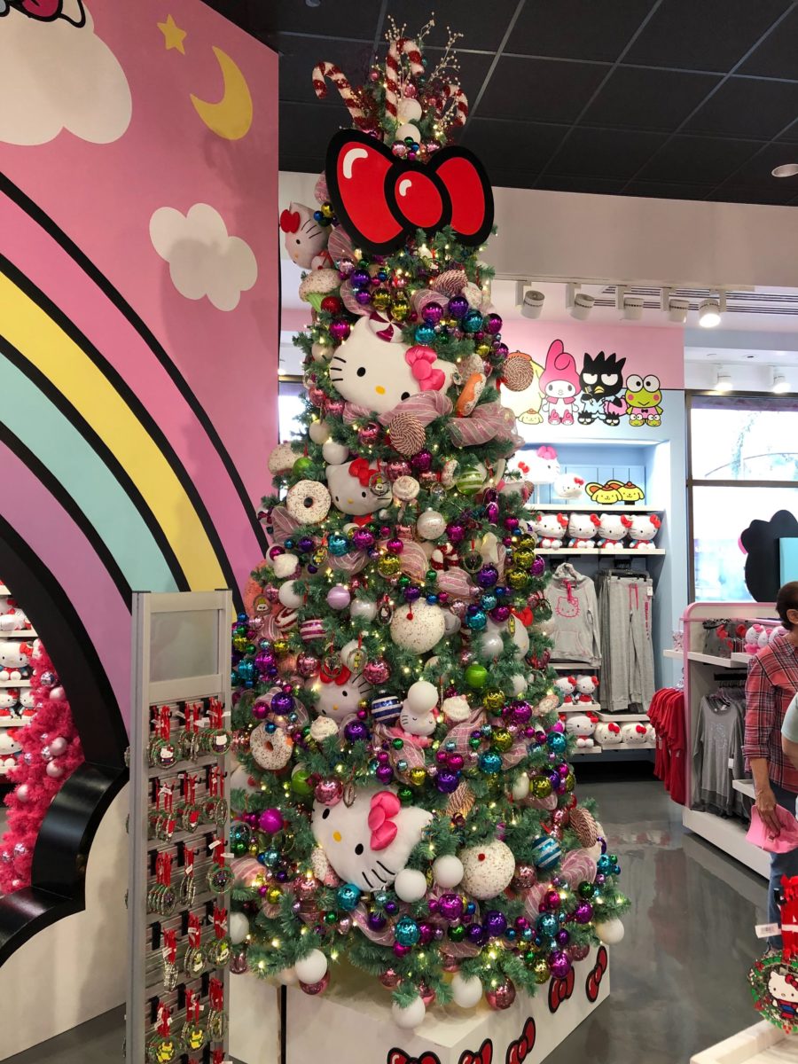 hello-kitty-christmas-tree-1