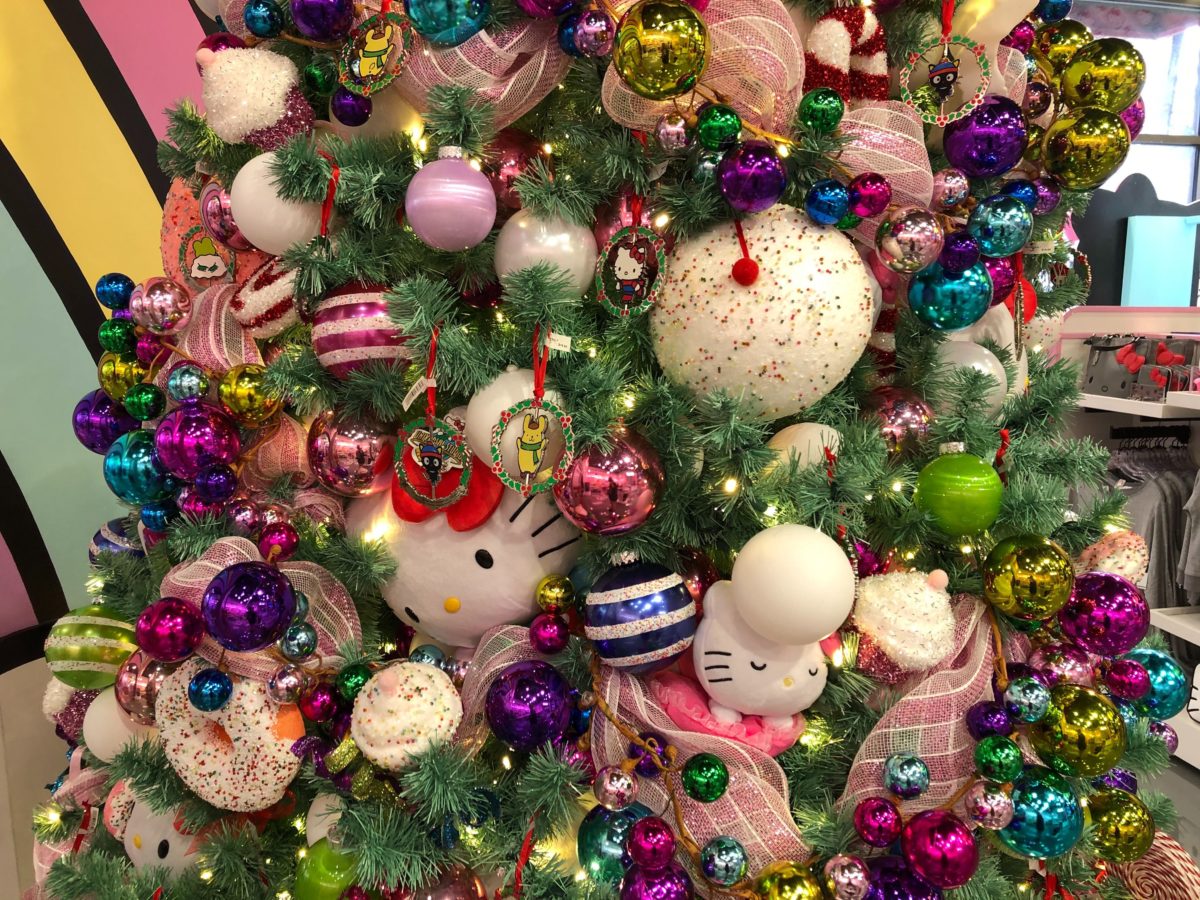 hello-kitty-christmas-tree-10