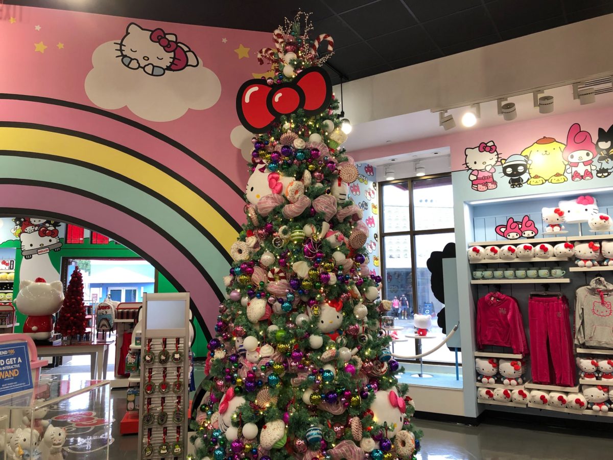 hello-kitty-christmas-tree-3